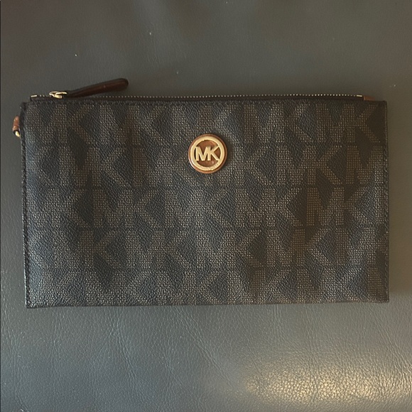 Michael Kors Handbags - Michael Kors Fulton Monogram Clutch Wristlet EUC no callouts